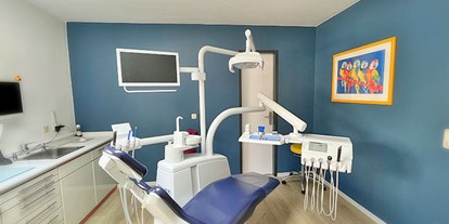 Praxen - Behandlungszimmer der Zahnarztpraxis Eltiri - Eltiri Atef Zahnarzt Altglienicke