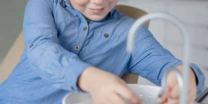Praxen - Geeignet für: Rollstuhlfahrer - Nordrhein-Westfalen - Ein Schwerpunkt in unserer Fachpraxis ist die Behandlung mit herausnehmbaren Zahnspangen für Kinder und Jugendliche.  - Dr. Ute Pilot 
