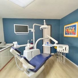 Praxis: Behandlungszimmer der Zahnarztpraxis Eltiri - Eltiri Atef Zahnarzt Altglienicke