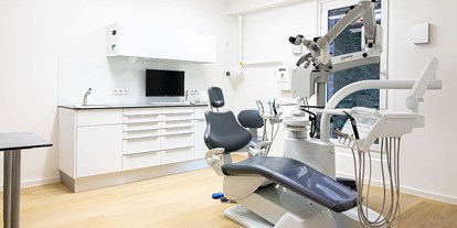 Praxen - Zahnerhaltung und mikroskopische Wurzelkanalbehandlungen 
 - Zahnarzt Kiel - Zahnarztpraxis Mein Wurzelwerk - Dr. David Christofzik
